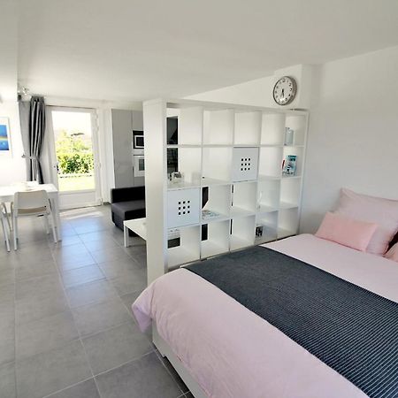 Chez Regine Apartment อาร์โรม็องเชอเลส์แบ็ง ภายนอก รูปภาพ