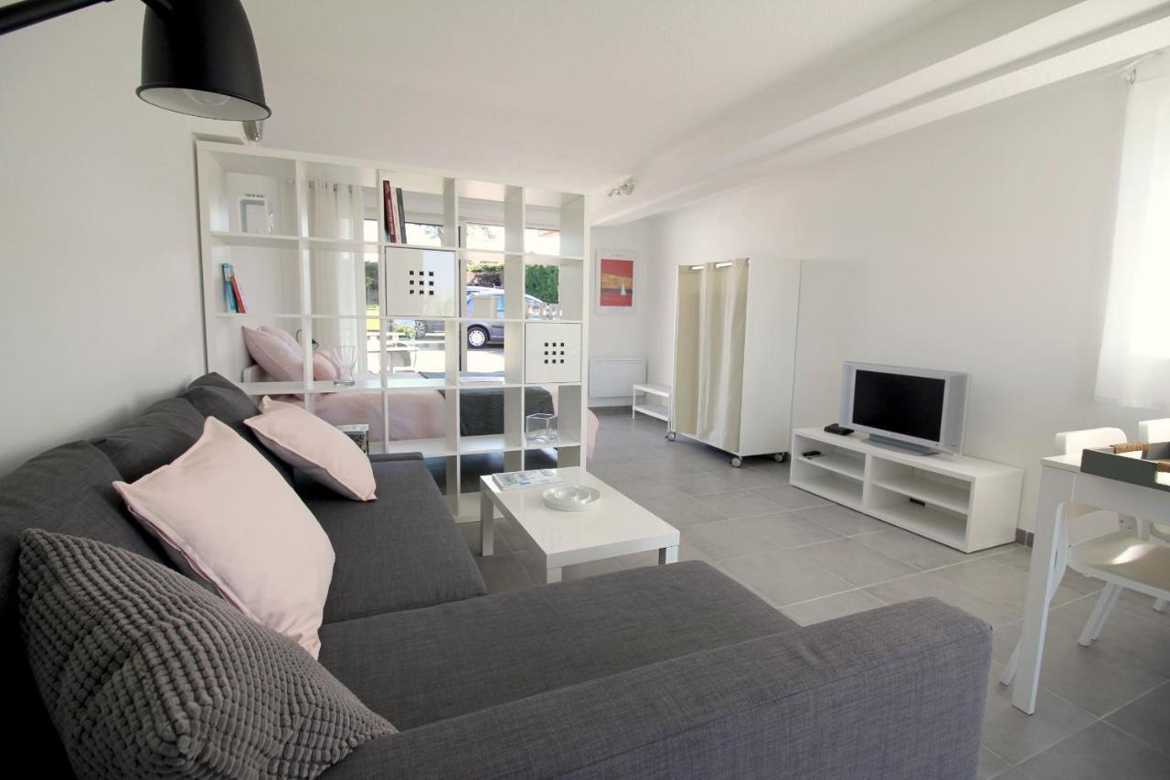 Chez Regine Apartment อาร์โรม็องเชอเลส์แบ็ง ภายนอก รูปภาพ