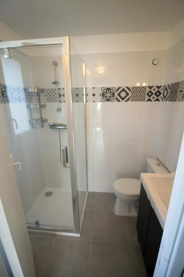 Chez Regine Apartment อาร์โรม็องเชอเลส์แบ็ง ภายนอก รูปภาพ